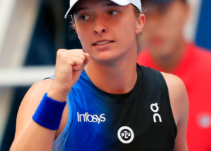 “Iga holds the true number one spot,” asserts Samsonova, ranking Swiatek above Sabalenka and describing her as “special.”