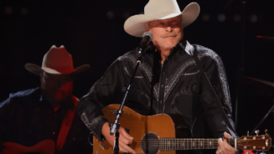 “Country Music Icon’s Shocking Awards Show Protest Revealed: The Untold Story Behind Alan Jackson’s Bold Stand for Tradition”