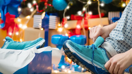 Unveiling the Ultimate Runner Wishlist: From High-Tech Shoes to Glow-in-the-Dark Vests – The Perfect Gifts for Every Fitness Fanatic