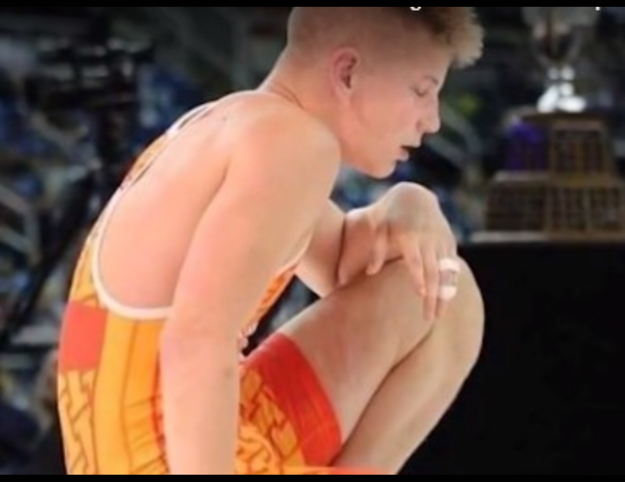 “Temporarily Reinstated: Suburban High School Wrestler Allowed to Compete Amid Legal Battle”