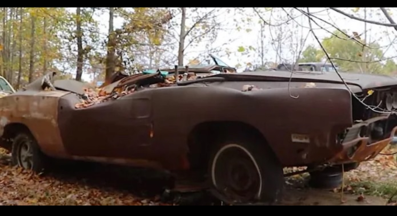 “Reviving the Iconic Legacy: American muscle Restoration Journey of a Legendary Dodge Charger”