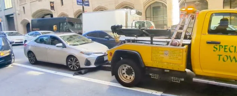 “Caught on Camera: Couple’s Harrowing Encounter with Dubious Tow Truck Sparks Outrage”